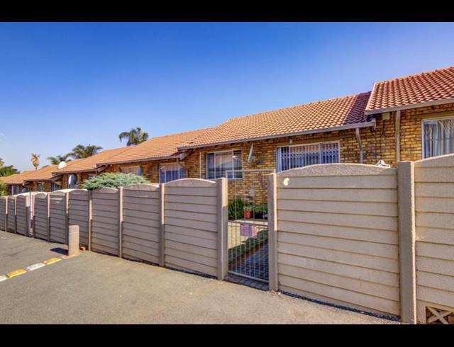 2 BEDROOM SIMPLEX FOR SALE IN BIRCH ACRES